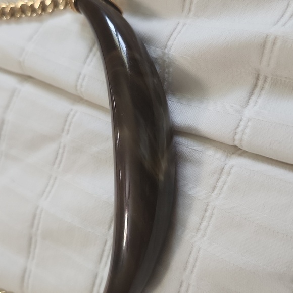 BCBGMAXAZRIA gold chain brown horn-shaped pendant NWT - Picture 3 of 6